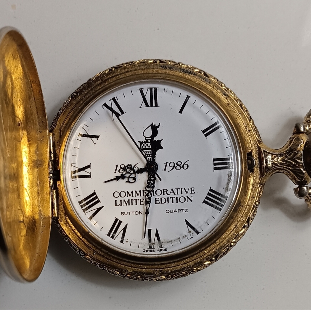 Goldtone 1986 Statue of Liberty Eagle Limited Edition Commemorative Pocket Watch